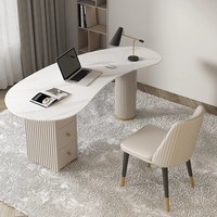 Bureaux de bureau modernes, bureaux d'ordinateur fermés, bureau d'ordinateur au design moderne, bureau d'ordinateur de travail