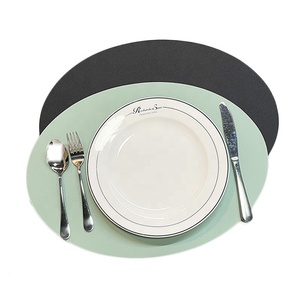 <span class=keywords><strong>Set</strong></span> di 4 <span class=keywords><strong>Tovagliette</strong></span> Ovali di Lusso in Ecopelle Nera Effetto Coccodrillo Americano Lavabili - Product Image 6