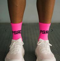 Fabricant de chaussettes de cyclisme personnalisées avec logo néon, OEM, nylon, spandex, chaussettes de sport brillantes pour hommes et femmes
