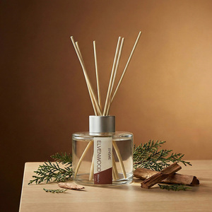 Diffuseur de parfum Woody Reed 100ml, senteur Fleur d'Oranger, Bois de Rose, Aquatique, apaisant, relaxant, air frais, longue durée, bouteille écologique, usage domestique - Product Image 1