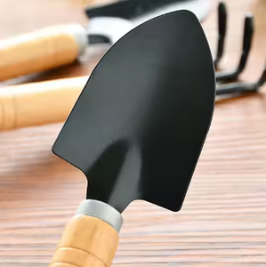 ชุดเครื่องมือทำสวนเหล็กกล้าคาร์บอนคุณภาพสูง DIY อเนกประสงค์ ประกอบด้วยพลั่ว คราด จอบ คันพรวนดิน ด้ามไม้ - รับผลิตตามแบบ OEM สำหรับอุตสาหกรรม - Product Image 6