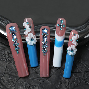 Uñas acrílicas artísticas hechas a mano de alta gama al por mayor, uñas postizas de cobertura completa, diseños de flores talladas a mano, personalización disponible. - Product Image 1