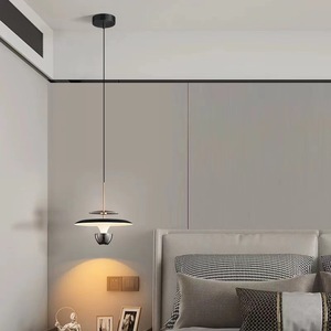 Lampe suspendue moderne minimaliste or et noir, luminaire de luxe pour chambre à coucher, chevet, ou mur de fond TV - Product Image 1