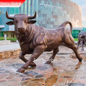 Statue d'animal de jardin extérieur personnalisé fantaisie Grande sculpture de taureau en Bronze grandeur nature