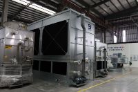 Sanjiu Op Maat Gemaakte Hoge-Precisie Cross-Flow Metalen Koeltorens Met Motor Industriële Watergekoelde Gesloten Koelsystemen