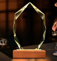Trophée élégant en cristal transparent avec base en bois pour les compétitions sportives et la reconnaissance des entreprises, gravure personnalisée