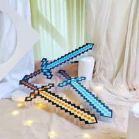 Nouvelle épée jouet lumineuse créative, épée jouet classique à LED, épée en plastique scintillante, épée jouet en cristal, armes jouet pour cadeaux de fête