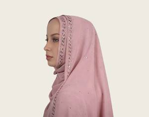 Nouveau hijab en mousseline de soie uni 180 x 70 cm avec perles et strass, style ethnique, écharpe pour femme, hijab en mousseline de soie à effet dégradé - Product Image 3