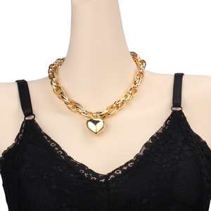 Collar de Cadena Gruesa con Forma de Corazón, de Aleación de Zinc Dorada, para Fiestas, Collares con Colgante de Moda - Product Image 1