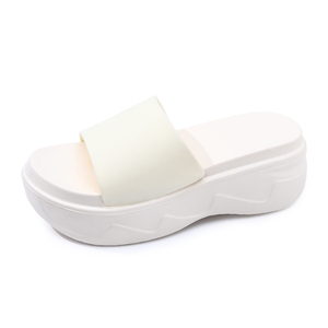 2024 Primavera Nueva tendencia Zapatillas con logotipo personalizado para mujer Suave transpirable antideslizante para uso en interiores/exteriores Peso ligero con puntera - Product Image 1