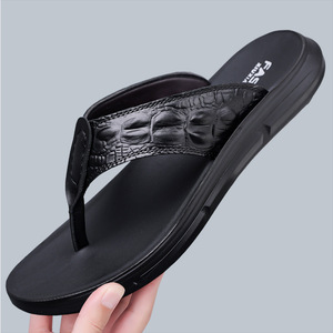 Tongs pour hommes, chaussures de plage antidérapantes d'été, sandales décontractées à semelle épaisse pour l'extérieur, noires - Product Image 1