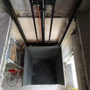 Platform Lift Hidrolik Rel Tunggal 500kg Baru dengan Rantai Pengangkat - <span class=keywords><strong>Elevator</strong></span> Kargo Rumah Tangga Ringkas untuk Pabrik Manufaktur dan Hotel - Product Image 4