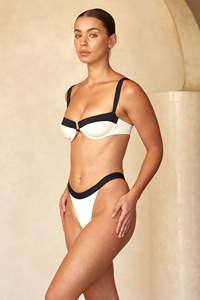 Maillot de bain deux pièces personnalisé en gros, noir et blanc, avec armatures, en tissu doux et agréable pour la peau - Product Image 3