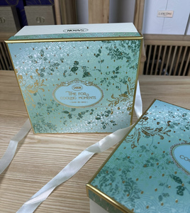 Boîte-cadeau de luxe pliable avec couvercle et base en papier de carton et rubans au design personnalisé pour l'emballage de vêtements de soins de la peau, de chaussures et de montres - Product Image 2