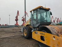 Rouleau compresseur vibrant à tambour unique Dynapac/Sakai XS163J, puissance 92 kW, conception compacte pour la réparation des routes municipales et le compactage de la remblaiement