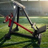 Machine à rames verticales pour renforcer les pectoraux latéraux et le haut du dos, idéale pour l'entraînement des muscles dorsaux en salle de sport commerciale.