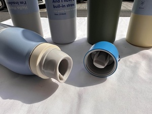 Bán Buôn 18Oz 24Oz Owalo Miễn Phí <span class=keywords><strong>Sip</strong></span> Twist Cách Nhiệt Chai Nước Với Nắp Dây Đeo Dễ Dàng Mang Theo Ngoài Trời Du Lịch Chai Nước Không Bị Rò Rỉ - Product Image 3