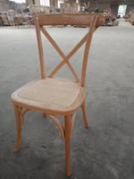 Chaise croisée en bois empilable