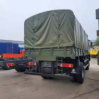 Camion tout-terrain SINOTRUK HOWO 4X4 6X6 8X8 Howo Camion de fret tout-terrain avec sièges