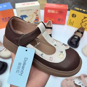 Nouvelles Chaussures de Qualité pour Filles et Enfants, Modèle Princesse ZHX020, Taille 26-37, Vente en Gros, de Bonne Qualité, à 3,85 Dollars - Product Image 4