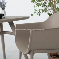 Ensemble de 3 pièces de mobilier de jardin en plastique moderne Joye Leisure pour terrasse, patio, hôtel, balcon, table et chaises de bistrot en PP