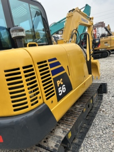 Mini-excavatrice sur chenilles Komatsu PC56-7 d'occasion, d'origine japonaise, 5,3 tonnes, moteur S4D87E, petite pelle hydraulique, à vendre en Afrique - Product Image 1