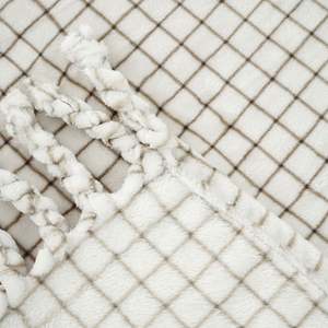 Couverture en polaire, couvertures douces et moelleuses pour canapé et lit, flanelle légère et de luxe avec motif de grille géométrique - Product Image 4