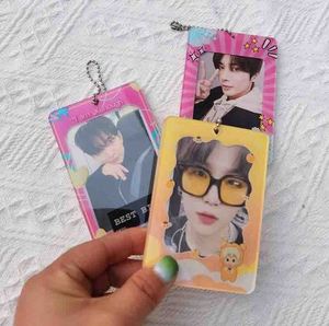 ที่วางการ์ดรูปภาพอะคริลิคขนาดเล็กแบบกำหนดเองสำหรับ Kpop พร้อมพิมพ์ลาย UV บนผ้าไหม และพวงกุญแจโลหะผสมสังกะสี - Product Image 4