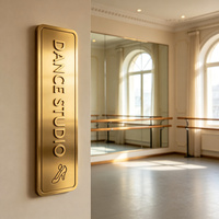 Plaque murale en laiton et aluminium sur mesure grand format pour l'affichage des informations de marque dans les halls d'hôtel