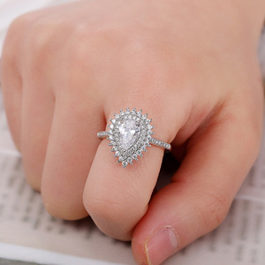 Anello a Forma di Pera per Donne, Gioiello Elegante e Scintillante, Vendita all'Ingrosso - Product Image 6