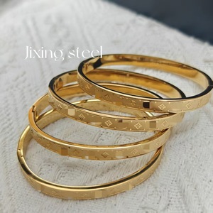 Bracciale di Lusso Transfrontaliero Stile Europeo-Americano con Lettera L in Oro Sabbia Opaco da 6mm; Bracciale Rigido in Oro Genuino dal Design Vintage - Product Image 3