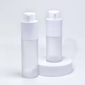 Botella de Lujo para Cosméticos con Bomba Airless de PP, 15ml 30ml 50ml, Blanca, de Doble Pared, para Suero, con Acabado Esmerilado y Recargable - Product Image 3