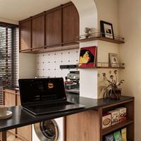 Meuble de cuisine en bois rétro du milieu du siècle avec îlot central, table basse, poste de travail multifonctionnel pour petit appartement