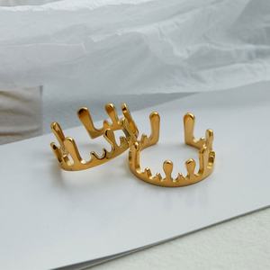 แหวนแต่งงาน/หมั้น ชุบทอง 14k 18k คุณภาพดี ทนทาน ราคาแพง แหวนสแตนเลสทรงมงกุฎสำหรับผู้หญิง - Product Image 6