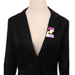 2025 personalidad geométrica mujer <span class=keywords><strong>perfil</strong></span> colgante exagerado sombra de ojos diseñador acrílico broche Pin accesorio - Product Image 6