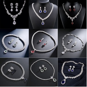 RAKOL Bộ 4 Bông Tai Vòng Cổ <span class=keywords><strong>Zircon</strong></span> Khối Lập Phương Hình Lá Thiết Kế Mới SP3074 Bộ Vòng Tay Và Nhẫn Bộ Trang Sức Bạc Sterling <span class=keywords><strong>925</strong></span> Cho Nữ - Product Image 4