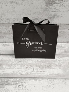 Sacs cadeaux en carton de luxe personnalisés avec impression à l'écran, logo personnalisé, sac d'emballage et poignée en ruban - Product Image 4