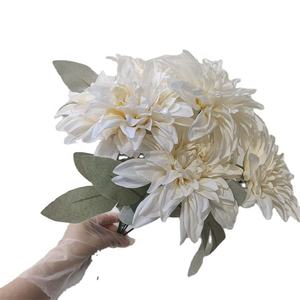 Vendita calda Q-1357 seta artificiale da sposa 7 teste dalia bianca margherita mazzi di fiori - Product Image 4