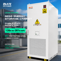 Armoires de stockage extérieures BESS clés en main MATE 135KW 261KWH à refroidissement liquide haute efficacité UL9540A pour l'égalisation des pics de consommation industriels