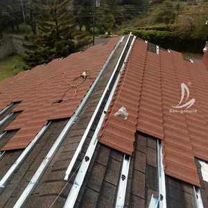 Matériaux de toiture colorés Tuiles en métal revêtues de pierre à bas prix d'usine chinoise pour <span class=keywords><strong>couverture</strong></span> de <span class=keywords><strong>toit</strong></span> de maison préfabriquée - Product Image 2