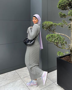 Conjunto de Abaya Informal con Diseño Jacquard de Color Sólido, Cuello en V y Manga Kimono para Ocasiones de Compras al Aire Libre, Otoño, Medio Oriente - Product Image 2