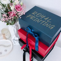 Boîte cadeau en papier bleu marine personnalisée pour l'emballage de bijoux, de vêtements et de produits de vente au détail haut de gamme