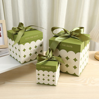 Boîtes cadeaux carrées en carton écologiques Evergreenwrap avec pelliculage mat et ruban pour les faveurs de mariage et de fiançailles