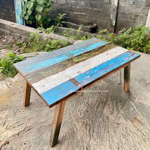 La table basse CT Angso présente un design antique en bois durable avec des accents multicolores vibrants dans une conception spacieuse de 100x60x45 CM. - Product Image 4