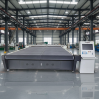 Cutter à rouleaux motorisé automatique CNC TC 380V pour la découpe de tissus, avec machine de découpe de rouleaux de tissus haute capacité