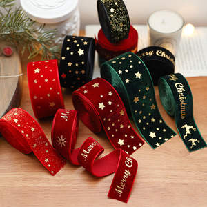 Pita Natal Berembos Emas dengan Pita Payet - Garland Satin Bermotif untuk Dekorasi Pohon & Pengaturan Suasana Pesta - Product Image 1