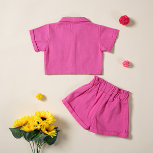 Conjunto de 2 Piezas para Bebés y Niñas Pequeñas, Modelo 2022, Top Corto Rosa Intenso + Pantalones Cortos de Mezclilla Verde, Top con Cuello Camisero + Pantalones Cortos - Product Image 6