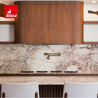 Ensemble d'armoires de cuisine en bois de noyer couleur naturelle, design villa, avec tiroirs de base et îlot ovale cannelé, dernière collection Alland Suppliers