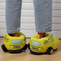 Chaussons en tricot pour femmes 2026 Nouveauté Hiver Chaussures à talon compensé en une seule pièce avec motif de voiture de dessin animé Semelles épaisses avec talons en coton rembourrés