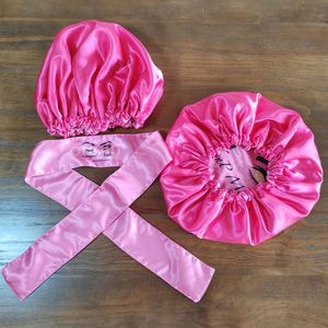 Et des bonnets en satin personnalisés avec écharpe intégrée - Product Image 3